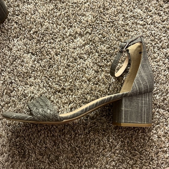 Maurice’s chunky gray heel size 9 - Picture 9 of 12